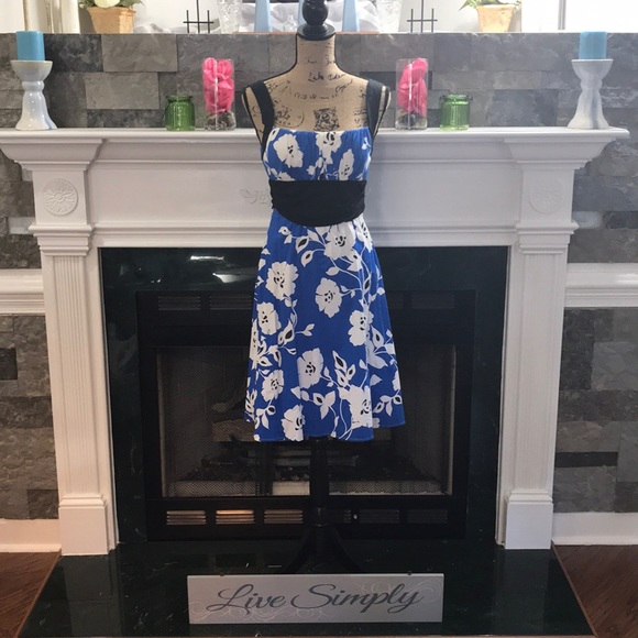 💥FINAL PRICE💥 Blue & White Floral Sundress - Picture 1 of 5